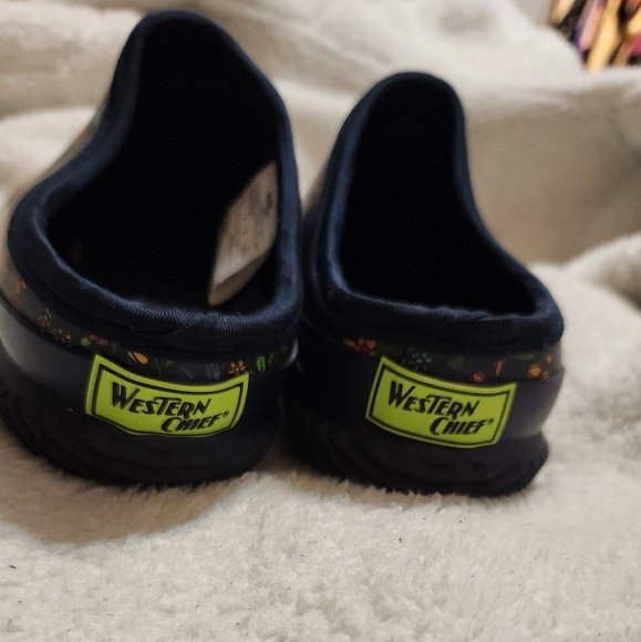 Floral Slip-On Garden Shoes - Multicolor - Picture 2 of 5